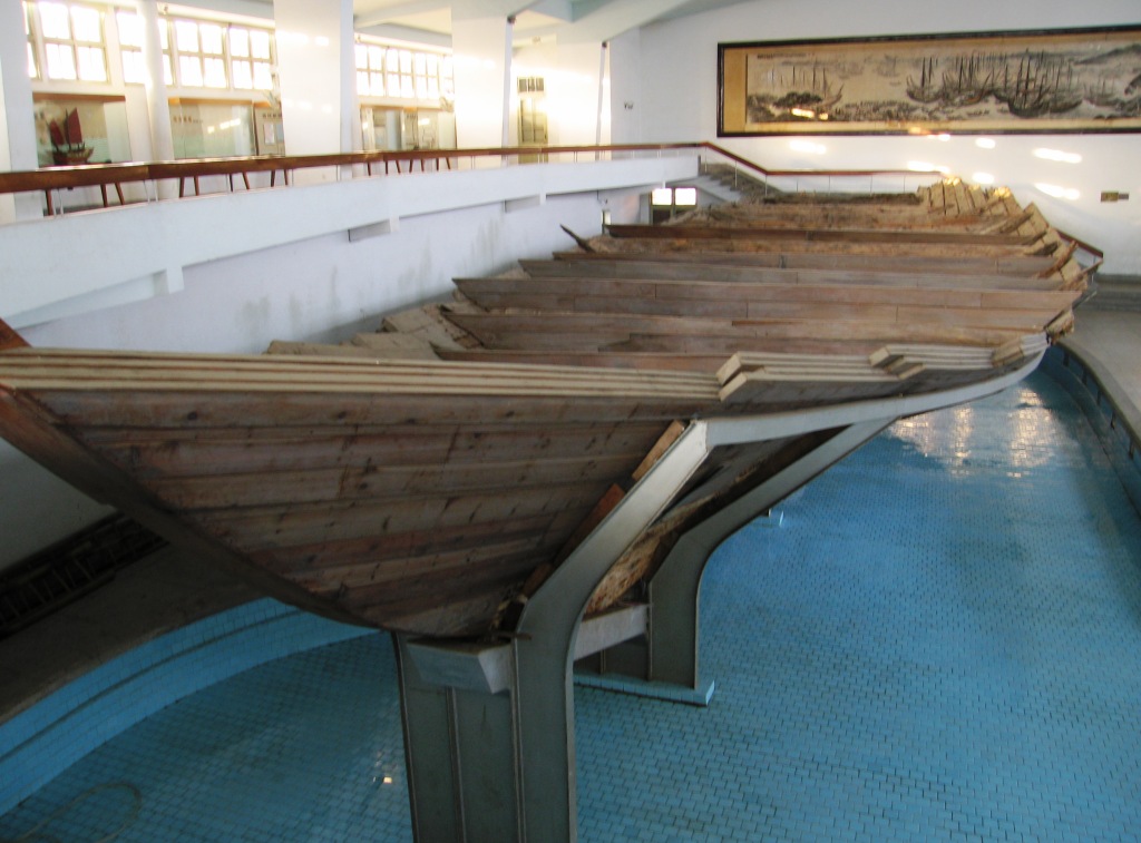 Quanzhou Bay Southern Song Ship Hull / 泉州湾后渚港南宋海船残体